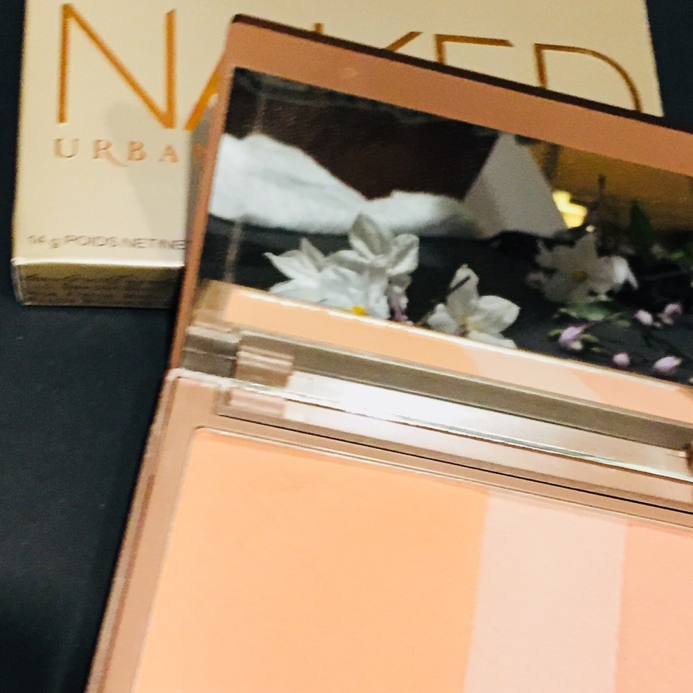 URBAN Decay NAKED FLUSHED